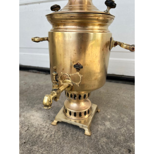 Antique Romanov Era Imperial Russian Tula Samovar – Rare Three-Lion Crest – Brass/Tombac – C. 1890-1910 For Sale - Image 9 of 17