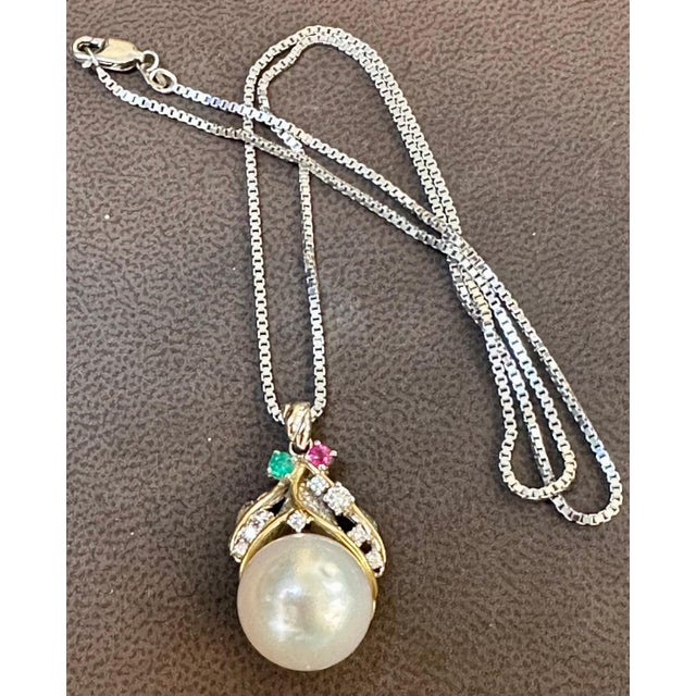 2010s 14mm South Sea Cultured Pearl & Diamond 18 K Gold Two Tone Pendant + Chain 14 KG For Sale - Image 5 of 18