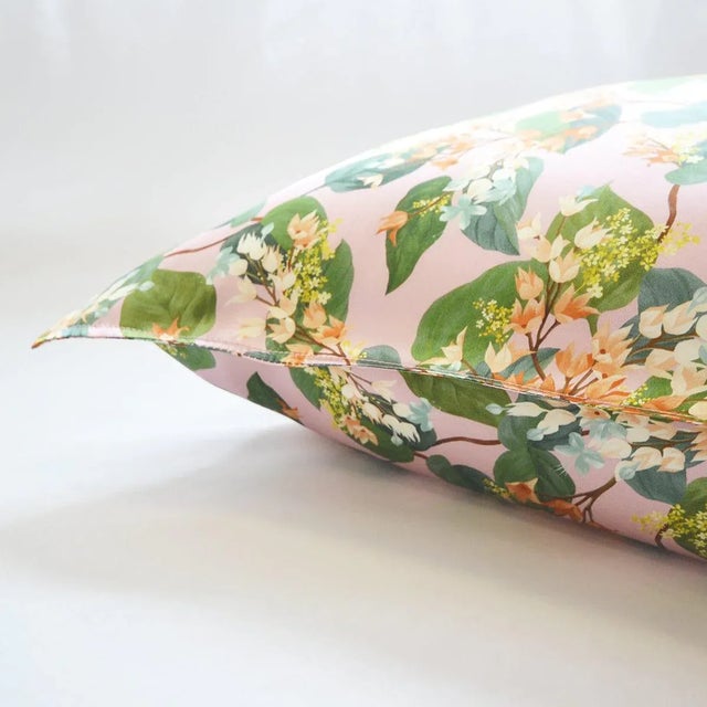 Part of our premium 'Treasured Collection' our stunning Liberty print pillowcases are handmade with luxurious Belgravia...