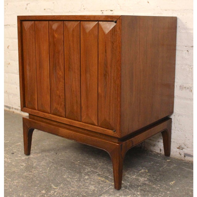 Mid 20th Century Mid-Century Sculpted Diamond Front Walnut Nightstands, Pair For Sale - Image 5 of 13