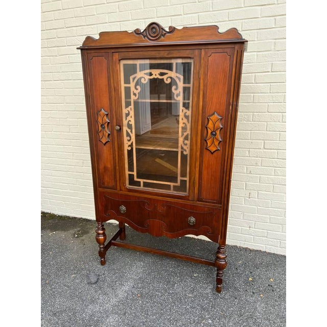 Early 20th Century Jacobean Revival Style Walnut Display China Cabinet For Sale In Washington DC - Image 6 of 14