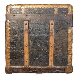 Early 20th-Century French Travel Trunk with Brass Hardware For Sale