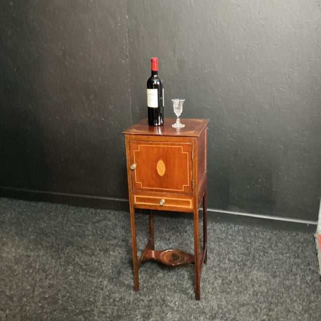 Georgian Mahogany Cupboard, 1800s, in Good conditions. Designed before 1890
