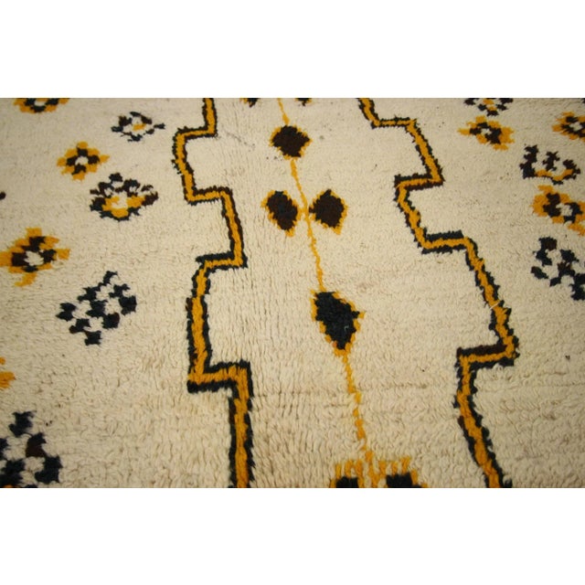 Berber Tribes of Morocco Vintage Berber Moroccan Azilal Rug - 04'10 X 07'09 For Sale - Image 4 of 6