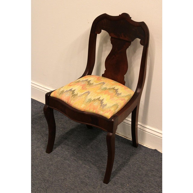 Traditional Vintage Antique Flame Mahogany Traditional Style Dining Side Chair For Sale - Image 3 of 7