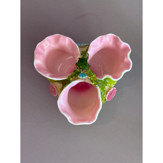 Antique 1800s Stevens and Williams Matsu-No-Ke Pastel Flower Sectioned Vase Bowl Tri Sectional Art Glass Bowl For Sale - Image 12 of 15