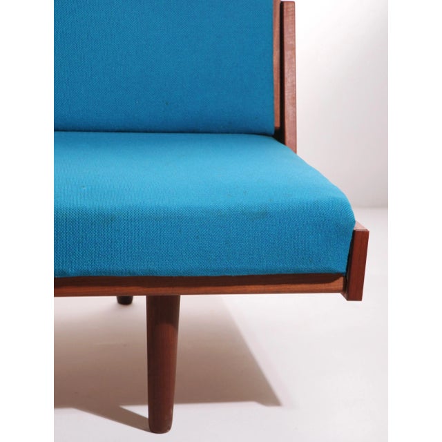 Wood Danish Mid-Century Modern Daybed Sofa by Hans Wegner for Getma For Sale - Image 7 of 12