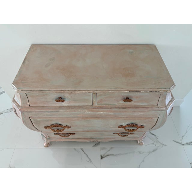 French Vintage French Style Serpentine Chest – Pulaski Hand-Painted Pastel Patina For Sale - Image 3 of 9