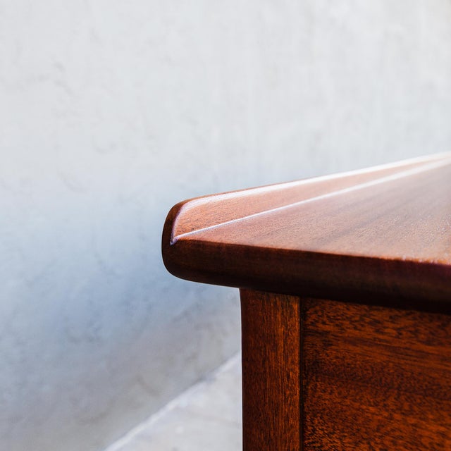 Restored 1960s Sapele Mahogany Upholstered King Headboard With Built-in Nightstands For Sale - Image 10 of 18