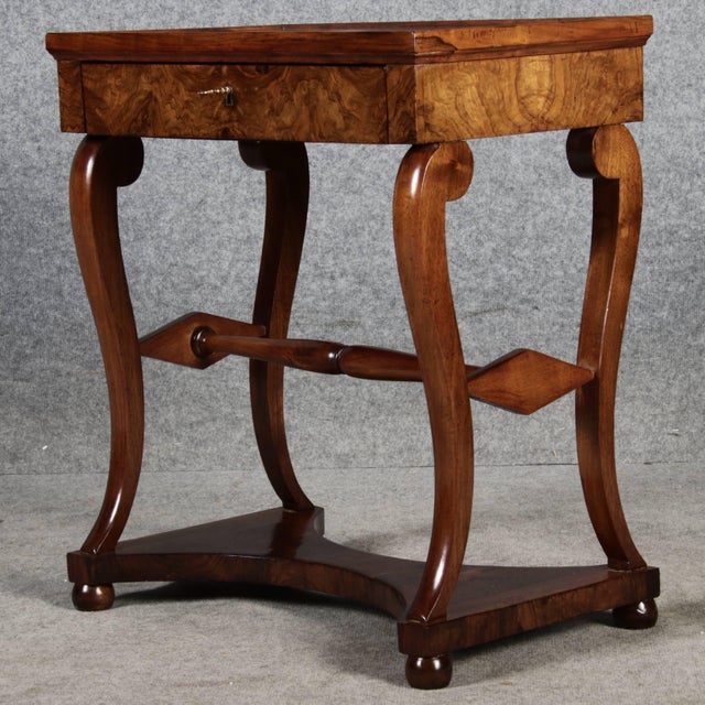Small Antique Biedermeier Side Table in Walnut, 1830 For Sale - Image 10 of 18