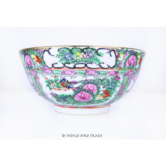 Chinoiserie Vintage Chinese Rose Medallion Famille Rose Enameled Porcelain Bowl For Sale - Image 3 of 9