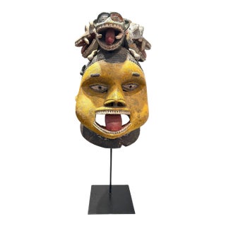 Mid 20th Century Large Wood Sculpture Yoruba Gẹ̀lẹ̀dẹ́ Helmet Mask on Display Stand For Sale