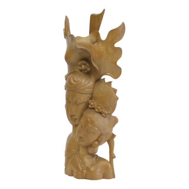 Balinese Art Deco Wooden Sculpture of a Couple, 1930s For Sale