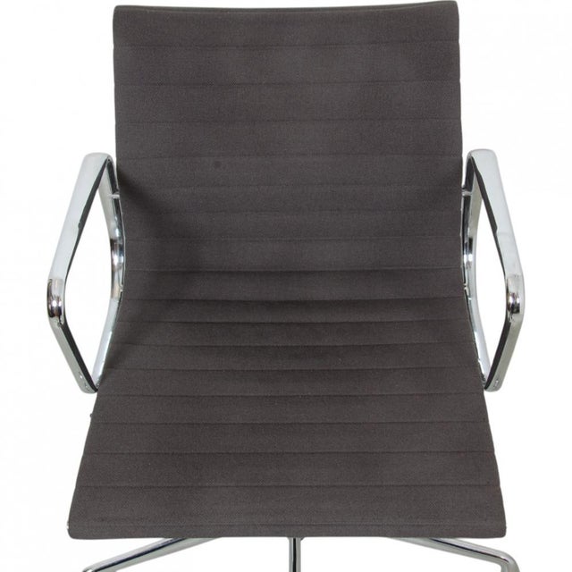 EA-117 Office Chair in Grey Hopsack Fabric by Charles Eames For Sale - Image 5 of 16