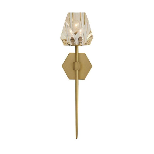 Form meets function with this diamond-esque sconce. The champagne crystal form possesses an arresting blend of elements...