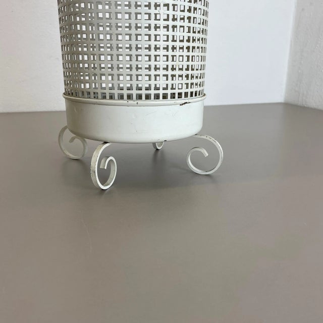 1950s Mid-Century Hollywood Regency Brass Umbrella Stand in the style of Mathieu Matégot, France, 1950s For Sale - Image 5 of 17