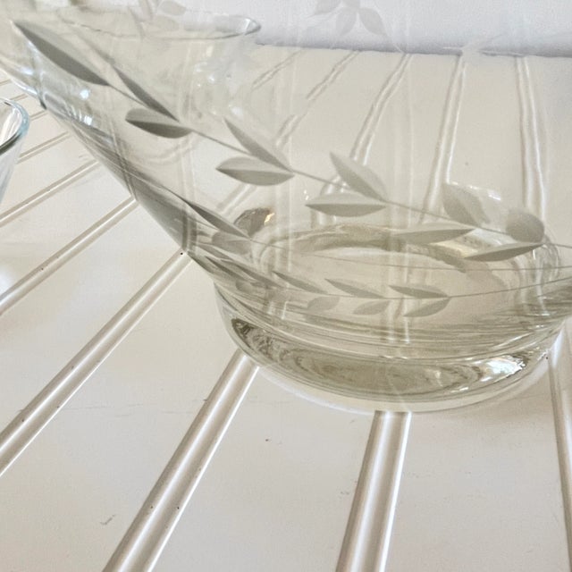 Vintage wheat design etched glass set include 1 large serving bowl with 6 matching small bowls. large salad bowl is 6" x...