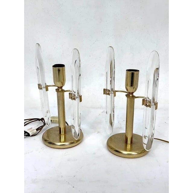 Fair vintage condition with trace of age and use on the gilded metal. Glasses in perfect condition. They mount one socket...