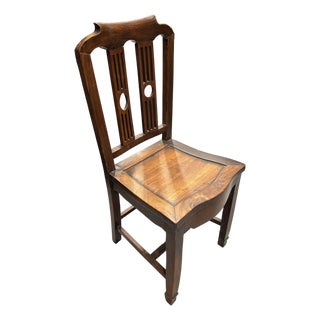 Early 20th Century English Hepplewhite Walnut Pierced Splats Harp Side Chair For Sale