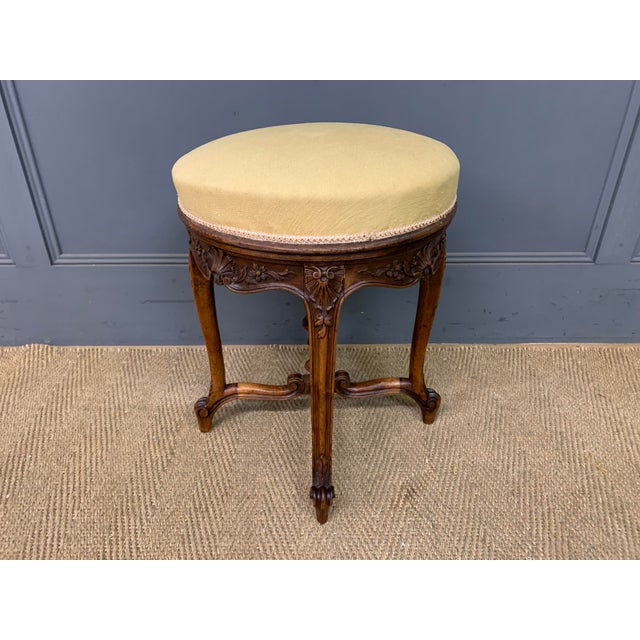 French Adjustable Piano Stool in Walnut, 1875 For Sale - Image 4 of 10