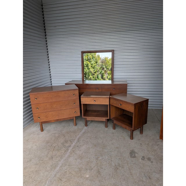 1960s Stanley Distinctive Furniture Mid Century Modern Bedroom Set With Mirror For Sale - Image 17 of 18
