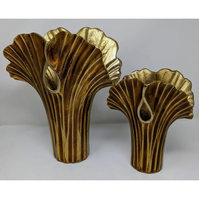 This set of two ginkgo leave vases are unique and would look lovely as a pair together or separately throughout your home....