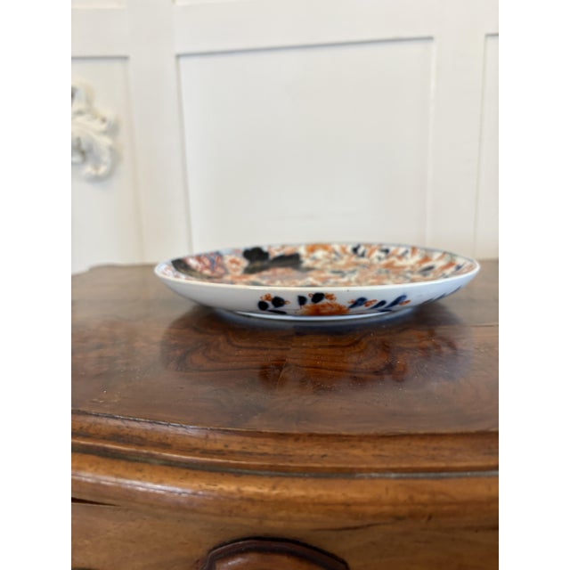 Quality antique Japanese hand painted Imari plate wonderfully hand painted in blue, red, white, gold and black colours...