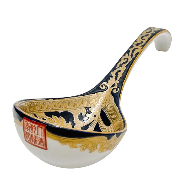 Ceramic Mid 20th Century Chinese Export Hunting Scene Tureen With Underplate and Ladle For Sale - Image 7 of 10