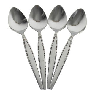 1960’s Four Venetia Teaspoons Tea Spoon Mid Century Modern Stainless Steel Oneida Community Matching Scroll Matching Set Black Detail For Sale