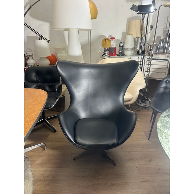 Black Egg Chair by Arne Jacobsen for Fritz Hansen, 2000s For Sale - Image 8 of 10