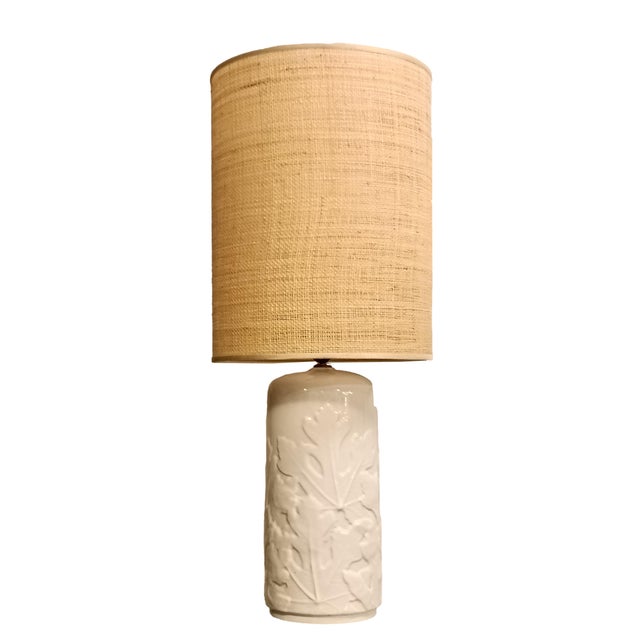 White Ceramic Table Lamp with Embossed Leaf Details and Fabric Lampshade from Vivai del Sud, Italy, 1960s For Sale - Image 9 of 9