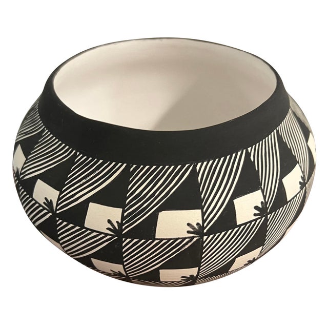 Acoma Pueblo Pot by Virginia Victorino For Sale - Image 4 of 8