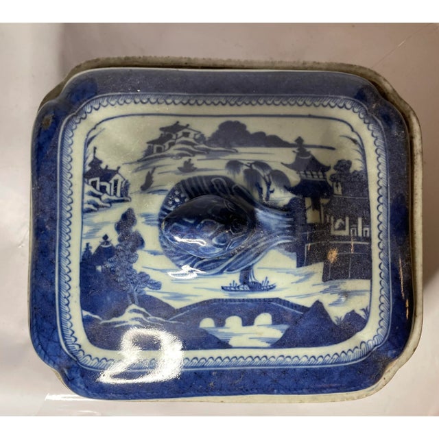 Late 18th–Early 19th Century Chinese Export Canton Blue & White Covered Entrée Dish For Sale - Image 4 of 7