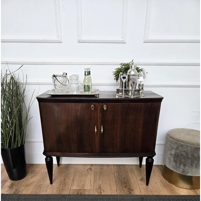 Very elegant Italian Art Deco Mid-Century Modern drinks dry bar cabinet in beautiful veneer walnut briar burl wood, two...