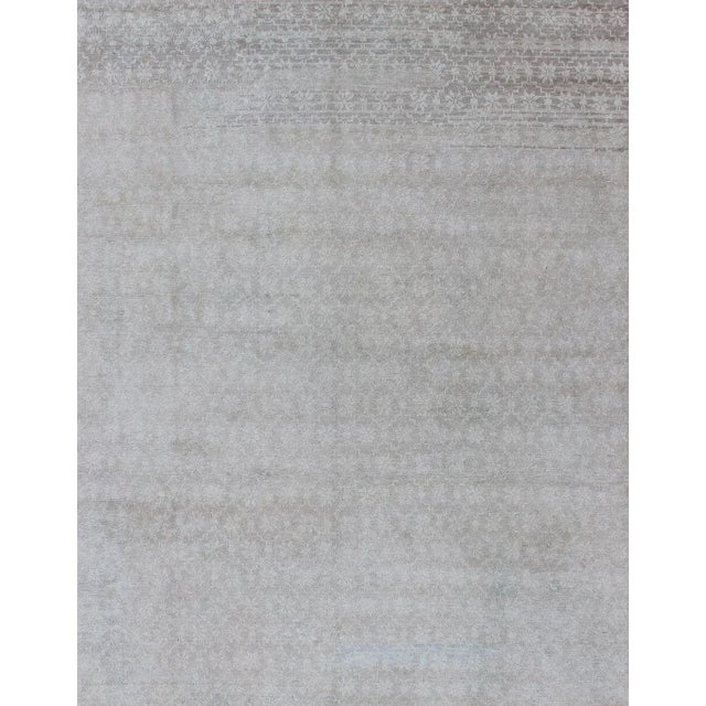 Mid 20th Century Mid 20th Century Vintage Turkish Rug With Small-Scale Repeating Pattern and Modern Design For Sale - Image 5 of 13