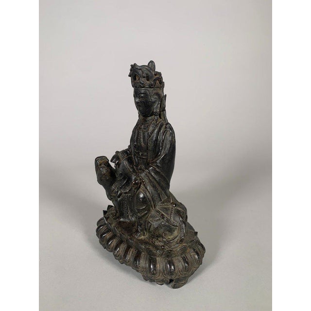 Asian Sculpture of a Guanyin Bodhisattva, Ming Dynasty (1368-1644), China, 15th-16th Century For Sale - Image 3 of 11