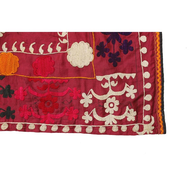 1940s 1940s Vintage Uzbek Embroidered Suzani Panel | Hand Embroidered Textile Tapestry For Sale - Image 5 of 8
