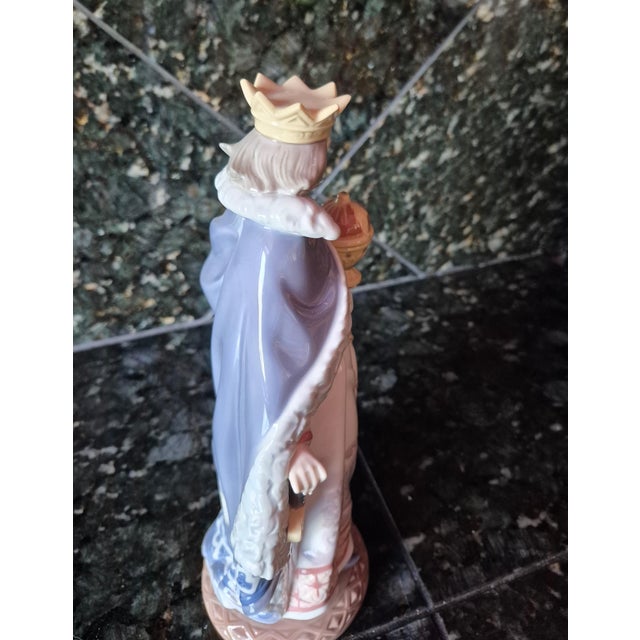 Lladro Vintage 1980s Lladró "Rey De Copas" (King of Cups) Porcelain Figurine - Limited Edition (Jg) For Sale - Image 4 of 8