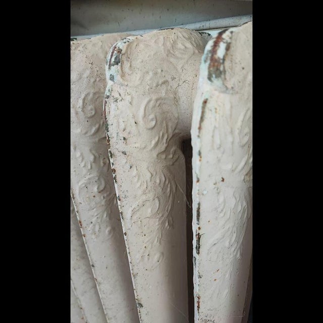 Item : this elegant cast iron heater is a perfect example of period design. With its vertical lines and sophisticated...