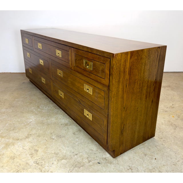 Henredon Scene One Campaign Style 7-Drawer Long Dresser in Oak & Brass For Sale - Image 12 of 12