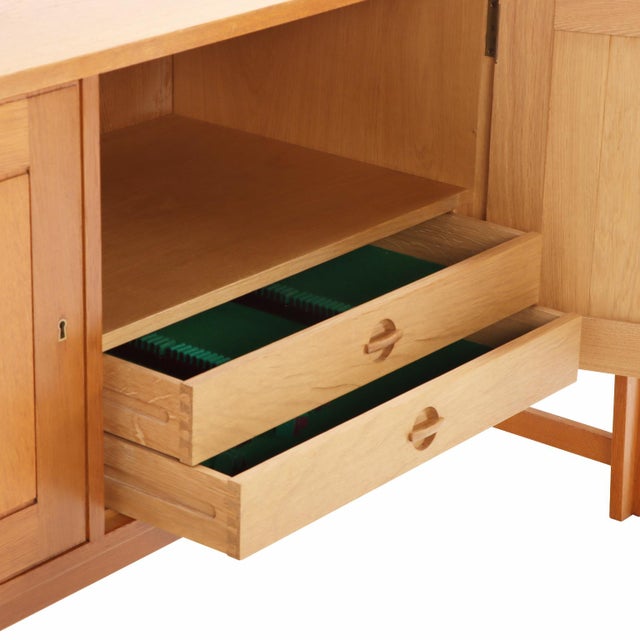 A Danish Oak Cabinet / Sideboard, C. 1950. For Sale - Image 4 of 8