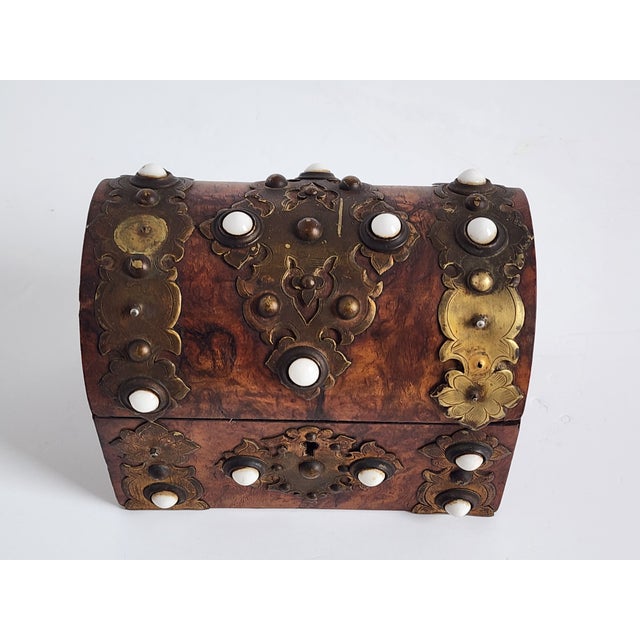 Antique English 19th Century Keepsake Dome Wood Box For Sale - Image 4 of 11