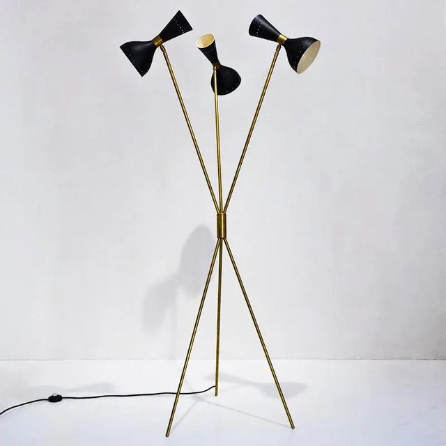 Brass central bar on white marble base, with adjustable screens allowing multiple positions. Articulated pieces and brass...