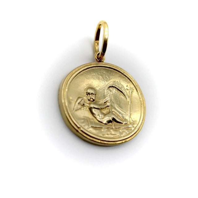 1990s 14k Gold Signature Classical Revival Cupid Medallion For Sale - Image 4 of 7