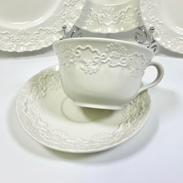 1989 Vintage English Americana Wedgwood for Ralph Lauren Le Blanc Claire Dinnerware - 5 Piece Place Setting For Sale - Image 9 of 12