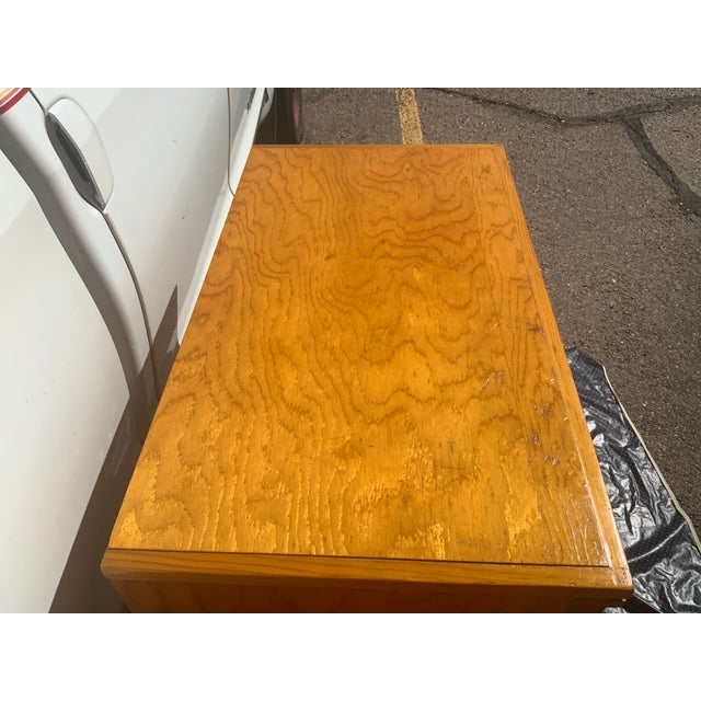 Mid-Century Modern Minimalist Blonde Ash 5-Drawer & Matching 4-Drawer Tall Nightstand Set - Built With Atlas Plywood Components in the Style of Mengel For Sale - Image 10 of 18