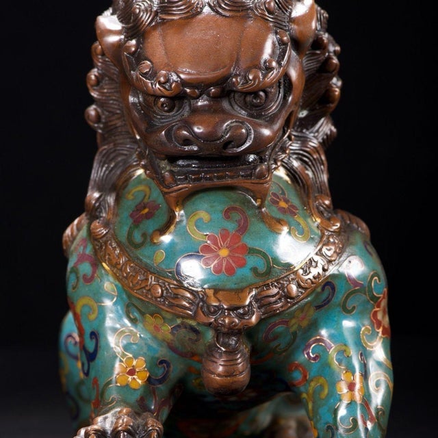 Pair of Vintage Cloisonné Enamel Guardian Lions – Gilt Bronze Foo Dogs, Turquoise Ground For Sale In Los Angeles - Image 6 of 7