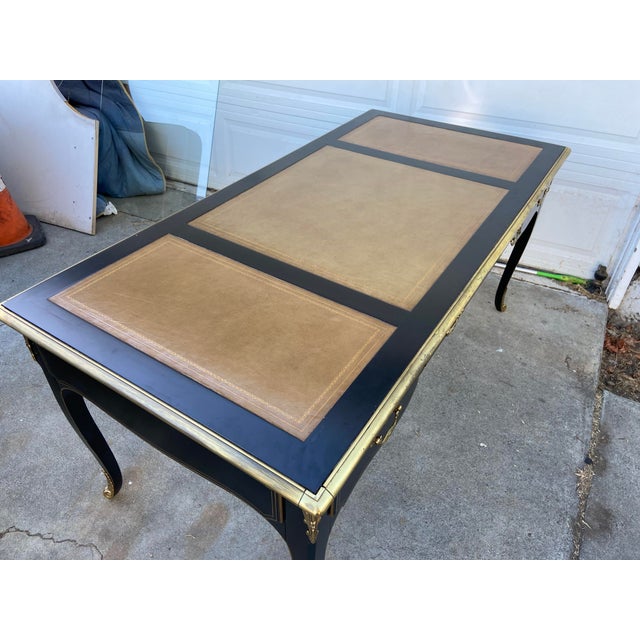 French 1990s Drexel Heritage Grand Palais Collection Louis XV Executive Writing Desk Style Leather Top and Brass For Sale - Image 3 of 18