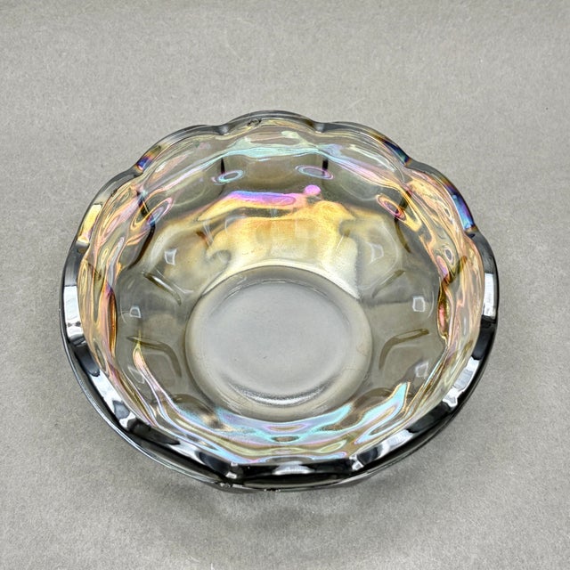 1960s Vintage Federal Glass “Colonial Yorktown” Smoke Carnival Glass Bowl For Sale - Image 5 of 7