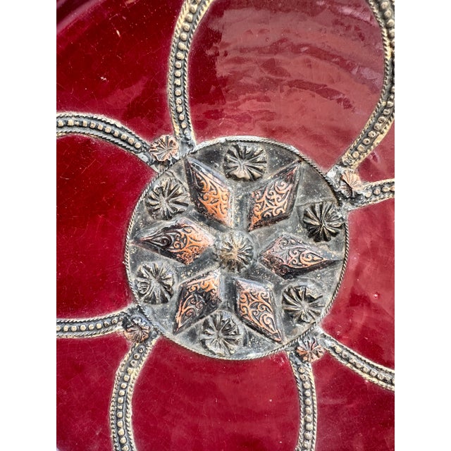 Islamic Vintage Moroccan Ceramic Moorish Brass Inlaid Decorative Bowl / Wall Plate, Late 20th Century. For Sale - Image 3 of 4